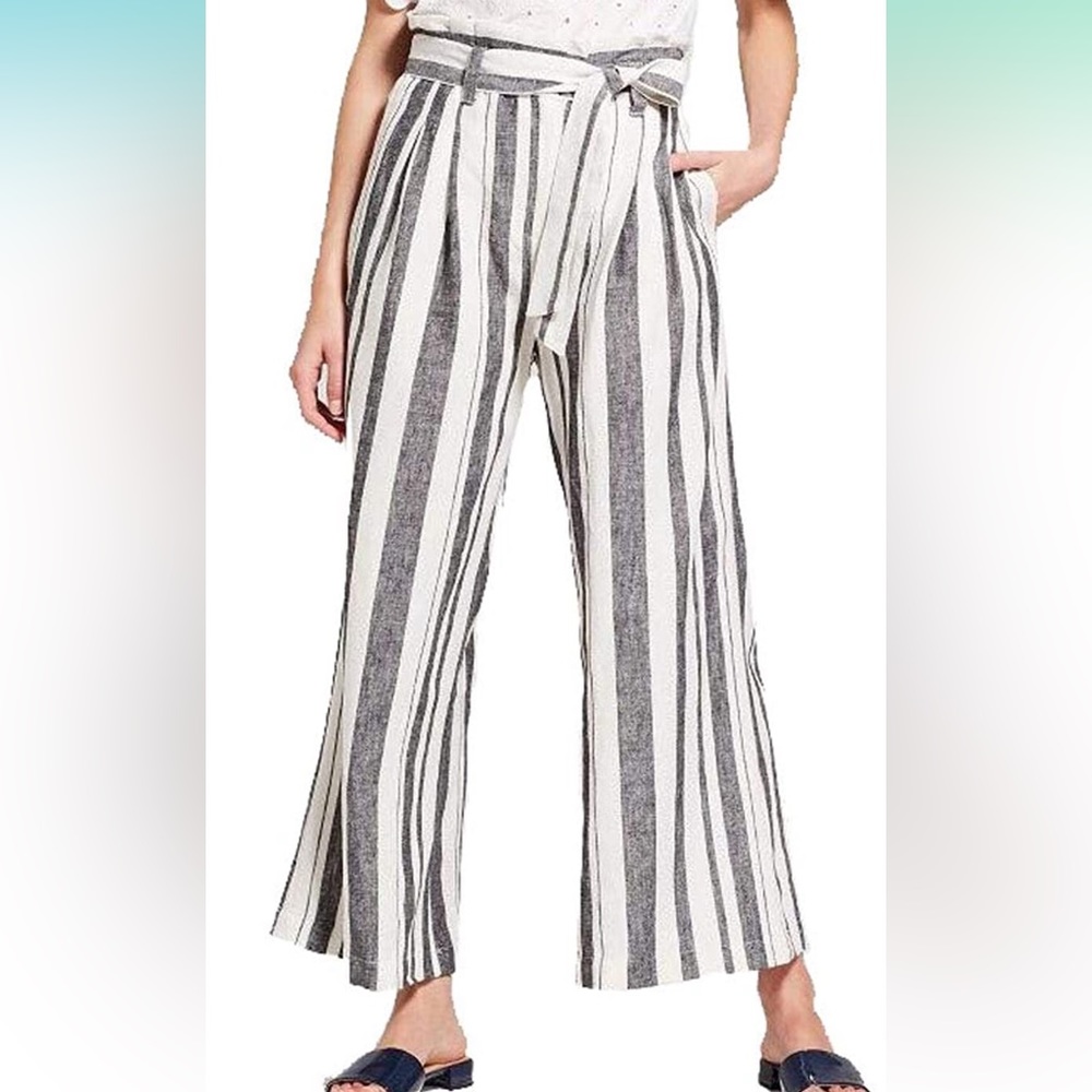 Who What  Wear size 10 Black Wash and white stripes